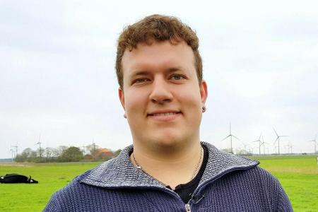 Milchbauer Enno (25) lebt mit seiner Familie auf einem Hof im Ostfriesland. Für ihn steht das Wohl seiner Tiere an erster St...