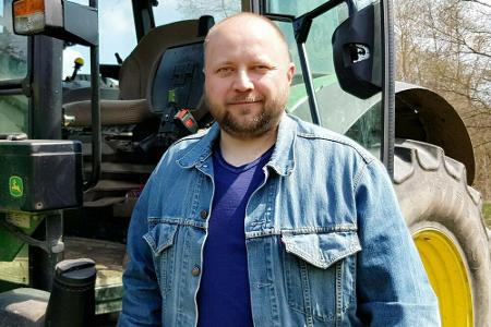 Kuh- und Schweinehalter Mike (40) lebt mit seinen Eltern und seiner Ex-Freundin auf einem Hof in Hessen. Mike ist seit ander...