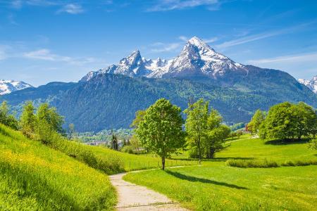 Der Schnee ist geschmolzen, jetzt heißt es: Bergschuhe an und raus in die Natur! In ganz Deutschland gibt es Fernwanderwege,...