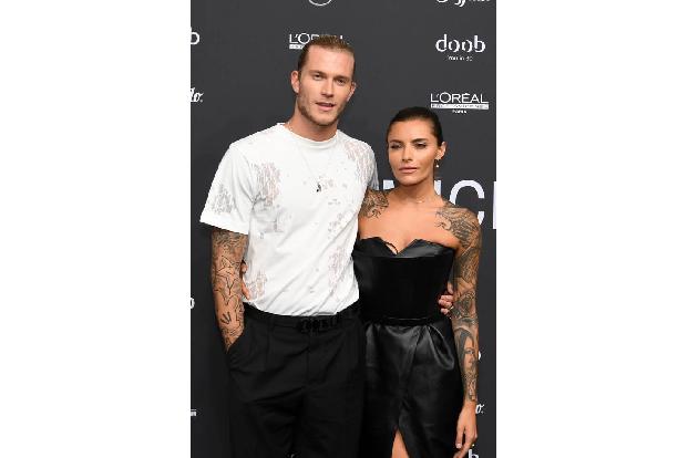 ...guter Gesellschaft: Auch Sophia Thomalla hatte sich entschlossen, ihre Brüste von D auf B verkleinern zu lassen. 2017 wur...