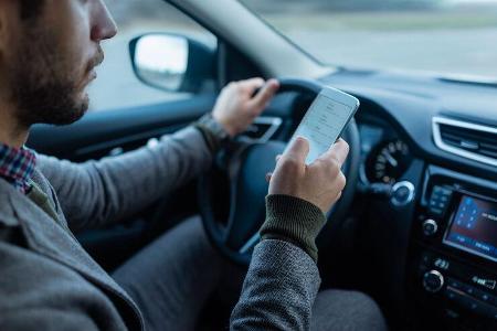 Handy am Steuer Telefon
