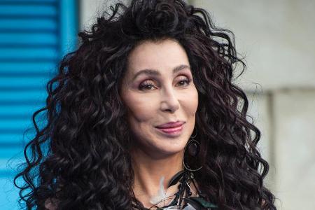 Cher ist berühmt dafür, optisch nicht zu altern und steht zu ihren Beauty-OPs. In einem Interview scherzte sie 2008: 