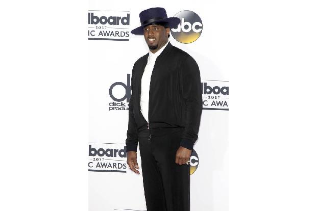 Im selben Jahr sah sich auch Rapper D. Diddy in seiner Ruhe gestört. Wieder hatte ein Anrufer behauptet, in der Villa des Mu...