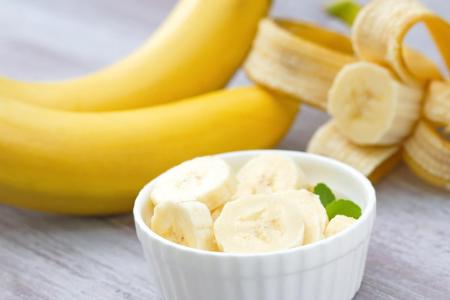 Ein Grund für Stress könnte Magnesiummangel sein. Er führt zu Schlafstörungen und macht uns nervös. Dagegen helfen Bananen, ...