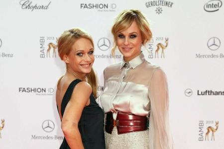 Moderatorin Mirjam Weichselbraun hat ihre Zwillingsschwester sogar beruflich in ihre Karriere eingebunden: Melanie Binder ar...