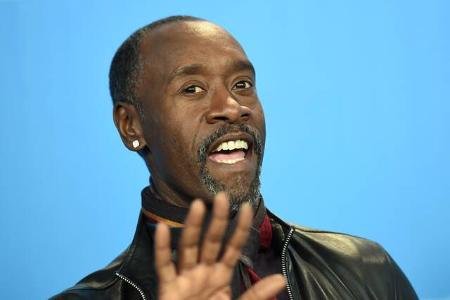 ...Clooneys Kollege Don Cheadle engagiert sich für das Projekt, das Fachwissen und Praktika vermittelt, um den Jugendlichen ...