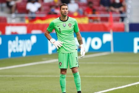 Hatte beim frühen Abseitstor durch Gosens Glück (6.), hielt seine Mannschaft danach mit starken Paraden gegen Havertz (10.),...