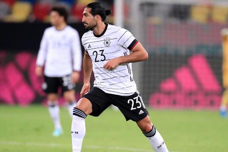 Rückte für Vereinskollege Hummels in die Innenverteidigung und wechselte später dann ins defensive Mittelfeld. Übernahm dort...