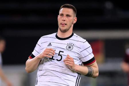 Sollte für die Schlussphase noch mehr Stabilität in die letzte Reihe bringen. Unterband tatsächlich noch einige Ansätze des ...