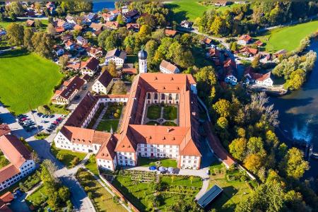 Fast ausschließlich asphaltierte Straßen bietet die Strecke von Murnau nach München. Die wunderschöne bayerische Landschaft ...