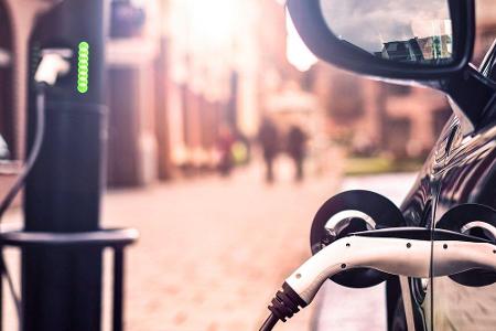 Die Automobilbranche bewegt sich. Das kolossale Vorhaben, sich in den 2020er-Jahren vom Verbrennermotor zu verabschieden, st...