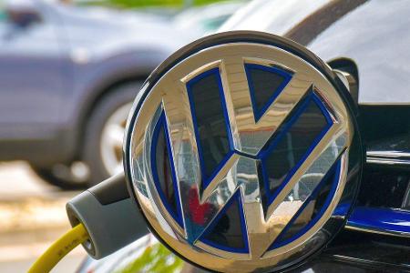 Perspektivisch plant VW für die E-Mobilität und errichtet derzeit eine Batteriefabrik in Salzgitter, die ab 2025 produzieren...