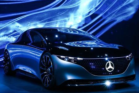 Auch Daimler verschreibt sich den Stromern, allerdings in einem weniger ambitionierten Tempo. Konzernchef Källenius sagte An...