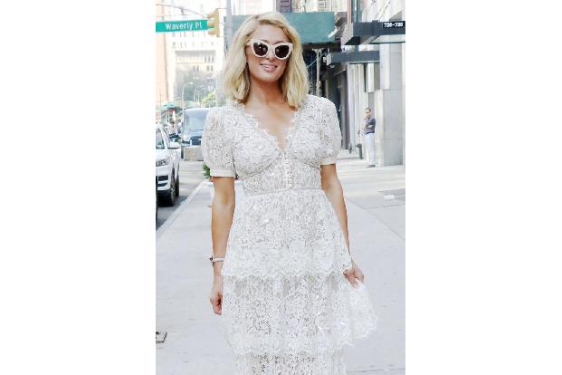 In Paris Hiltons Anwesen gibt es eine eigene Villa für ihre Hunde. Das Gebäude ist der Größe der Tiere angepasst, ansonsten ...