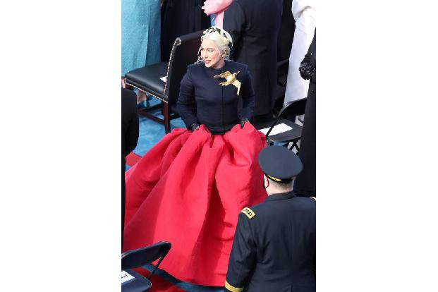 Lady Gagas Villa in Malibu hat 14 Millionen Dollar gekostet und verfügt über einen eigenen Aufzug. Das ist aber nicht das Sc...