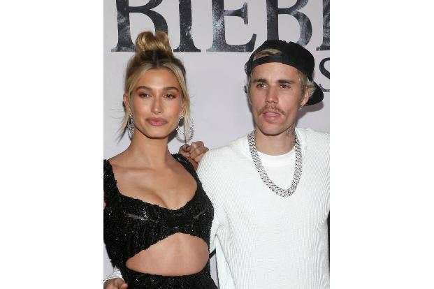 Legendär ist die Beziehungsgeschichte von Justin und Hailey Bieber. Sie dateten einander 2016 kurz, trennten sich dann im Sc...