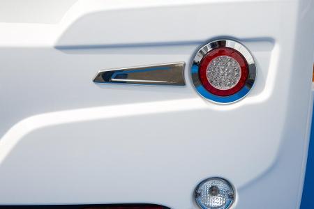Überprüfen Sie als nächstes die elektrischen Anlagen des Fahrzeugs - nicht nur im Innern, sondern auch außen. Hierbei sind v...