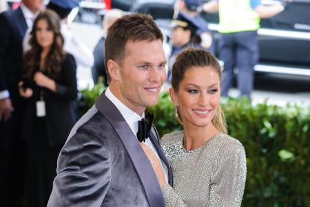 Gisele Bündchen und Tom Brady gelang es 2009, sogar zwei Hochzeiten geheimzuhalten: zuerst in einer kleinen Kirche in Santa ...