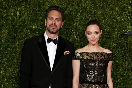 Nicht nur eine gesamte Schwangerschaft hielt Amanda Seyfried 2020 bis nach der Geburt geheim. Auch von ihrer Hochzeit mit Th...