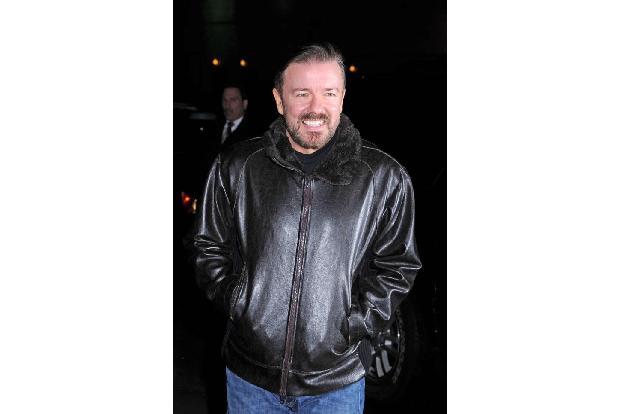 ...Schockstarre, als Ricky einen gehässigen Witz nach dem anderen abließ – die viele der Hollywood-Stars als unangemessen em...