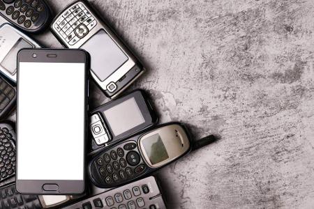 Diese Zahl hat sich damit seit 2015 mehr als verdoppelt. Damals befanden sich noch rund 100 Millionen alte Mobiltelefone in ...