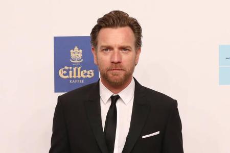 Keine Frage, den meisten Zuschauern wird Ewan McGregor als Obi-Wan Kenobi aus den 'Star Wars'-Prequels bekannt sein. Dabei h...