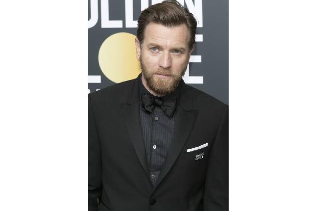 Der Frauenschwarm teilte sich einst eine WG mit Kollege Jude Law, bevor beide als Schauspieler durchstarteten. Ewan gelang d...