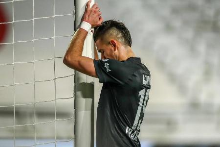 Kam ablösefrei aus Argentinien und sollte der Eintracht helfen, den Abgang von André Silva aufzufangen. Bislang gelingt ihm ...