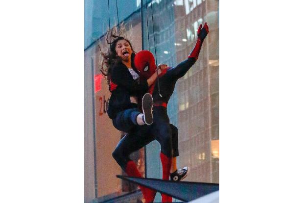 Am Set der 'Spider-Man'-Filme muss die Stimmung super sein, denn Titelheld-Darsteller Tom Holland und seine Partnerin Zenday...
