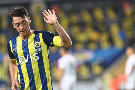 Dem Transferexperten Ekrem Konur zufolge steht Mesut Özil auf der Transferliste von Newcastle United. Demnach wollen die Mag...