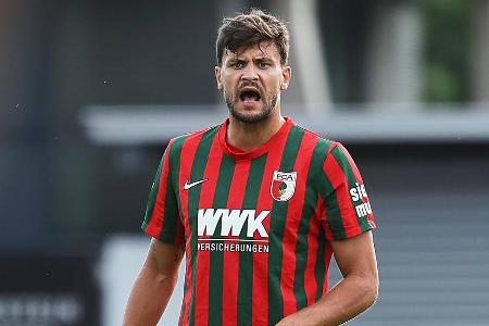 Stand das erste Mal in dieser Saison auf dem Rasen. Lief nach anfänglichen Schwierigkeiten die Räume im Mittelfeld zu und fi...