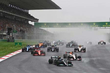 Valtteri Bottas gewinnt die Regenschlacht am Bosporus! Der Mercedes-Pilot war im Istanbul unantastbar und feierte seinen sou...