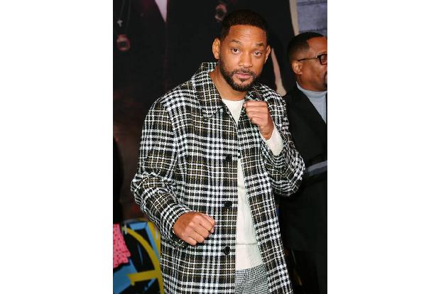 Die Passion fürs Fallschirmspringen teilt er mit Will Smith, der so begeistert ist, dass er sogar seine ganze Familie zu ein...