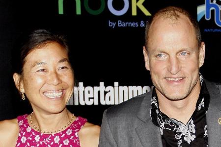 15 Jahre lebten Woody Harrelson und Laura Louie schon zusammen, als rauskam, dass der Schauspieler 2002 eine Sex-Orgie mit d...
