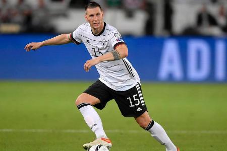 Bewies gerade im Kopfballspiel ein gutes Timing. In der Raumaufteilung mit Rüdiger stimmte aber nicht alles, sodass sich imm...