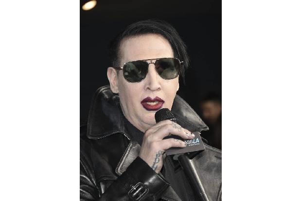 Für Marilyn Manson ist Malen nicht nur ein Hobby, seine Bilder verkaufen sich auch gut und erzielen gute Preise. Sammler blä...