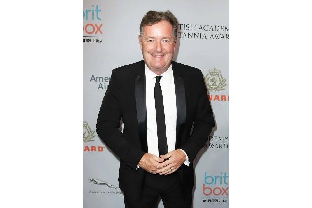 ...Journalisten wie Piers Morgan ihnen Schwäche oder Feigheit vorwarfen, oder unterstellten, dass sie aus Angst, nicht zu To...