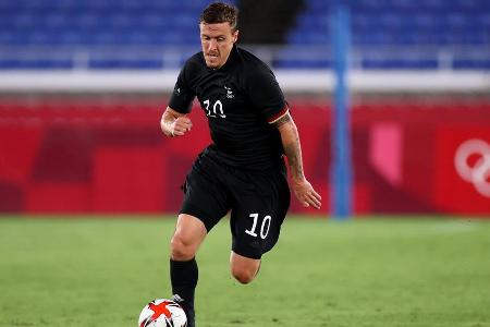 Deutlich auffälliger als noch im Turnierverlauf, vor allem mit direkten Weiterleitungen. Guter Fernschuss nach elf Minuten, ...