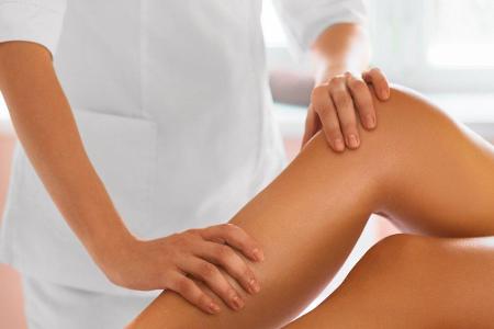 Eine gute Durchblutung kann ebenfalls gegen Cellulite helfen. Massagen können diese anregen und den Stoffwechsel im Körper b...