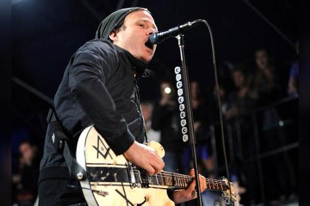 Tom DeLonge war lange Zeit Teil der Band Blink-182. Er ist der festen Überzeugung, dass es Aliens gibt. Er hat angeblich Que...