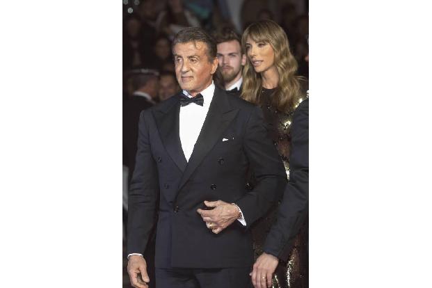 ...mit der Mafia in Verbindung gebracht werden. Sylvesters Mutter wurde in den USA geboren, ihre Vorfahren waren ukrainische...