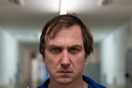 Als Franz bei seinen Arbeitsaufträgen plötzlich zu Mitteln greifen muss, die er nicht länger mit seinem Gewissen vereinbaren...