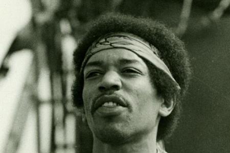 Gitarrenlegende Jimi Hendrix erstickte im September 1970 nach einer Überdosis Alkohol und Schlaftabletten an seinem eigenen ...