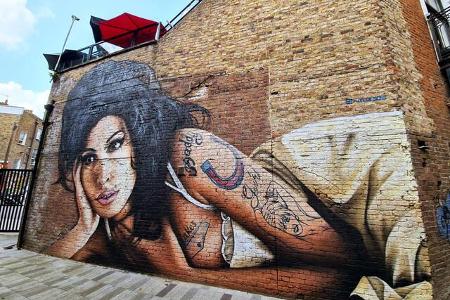 Der Gerichtsmediziner stellte eine Alkoholvergiftung fest. Seiner Ansicht nach hatte Amy nicht versucht, sich umzubringen. E...