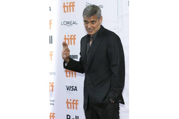 Immerhin: George Clooney erhielt zwei Emmy-Nominierungen als Arzt in 'ER'. Er ging aber beide Male leer aus. 2010 erhielt er...