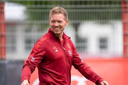 Julian Nagelsmann hat seine Arbeit beim FC Bayern aufgenommen. Nach der ersten Pressekonferenz bat der neue Cheftrainer den ...