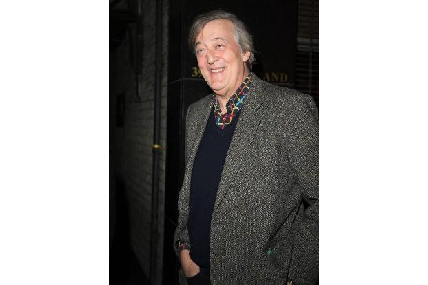 Und TV-Star Stephen Fry versuchte es mit Humor: 