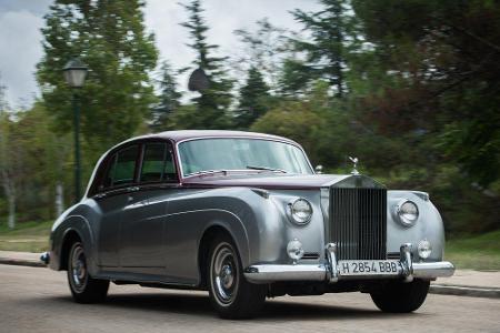 1985 verabschiedete sich Roger Moore nach sieben Filmen als Bond von der Leinwand. Ein Rolls Royce Silver Cloud war der letz...