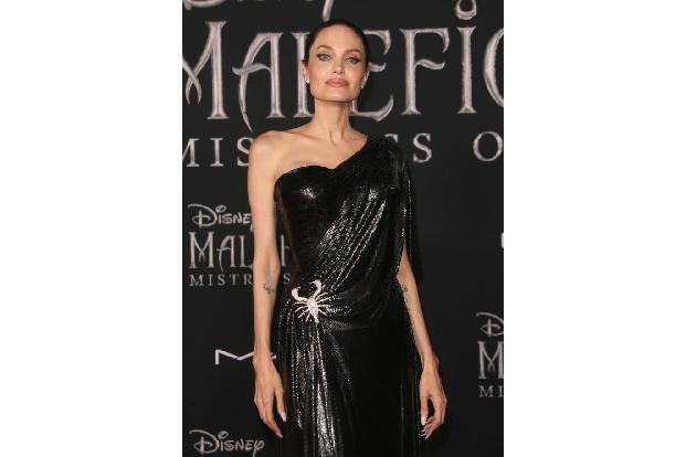 Angelina Jolie sorgte für Gänsehaut, als sie bei den Oscars 2000 für ihre Nebenrolle in 'Durchgeknallt' ausgezeichnet wurde....