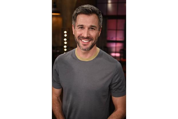 Jochen Schropp will gern und darf nicht: Der Moderator machte jetzt mit einer Aktion auf Vox darauf aufmerksam, dass er als ...